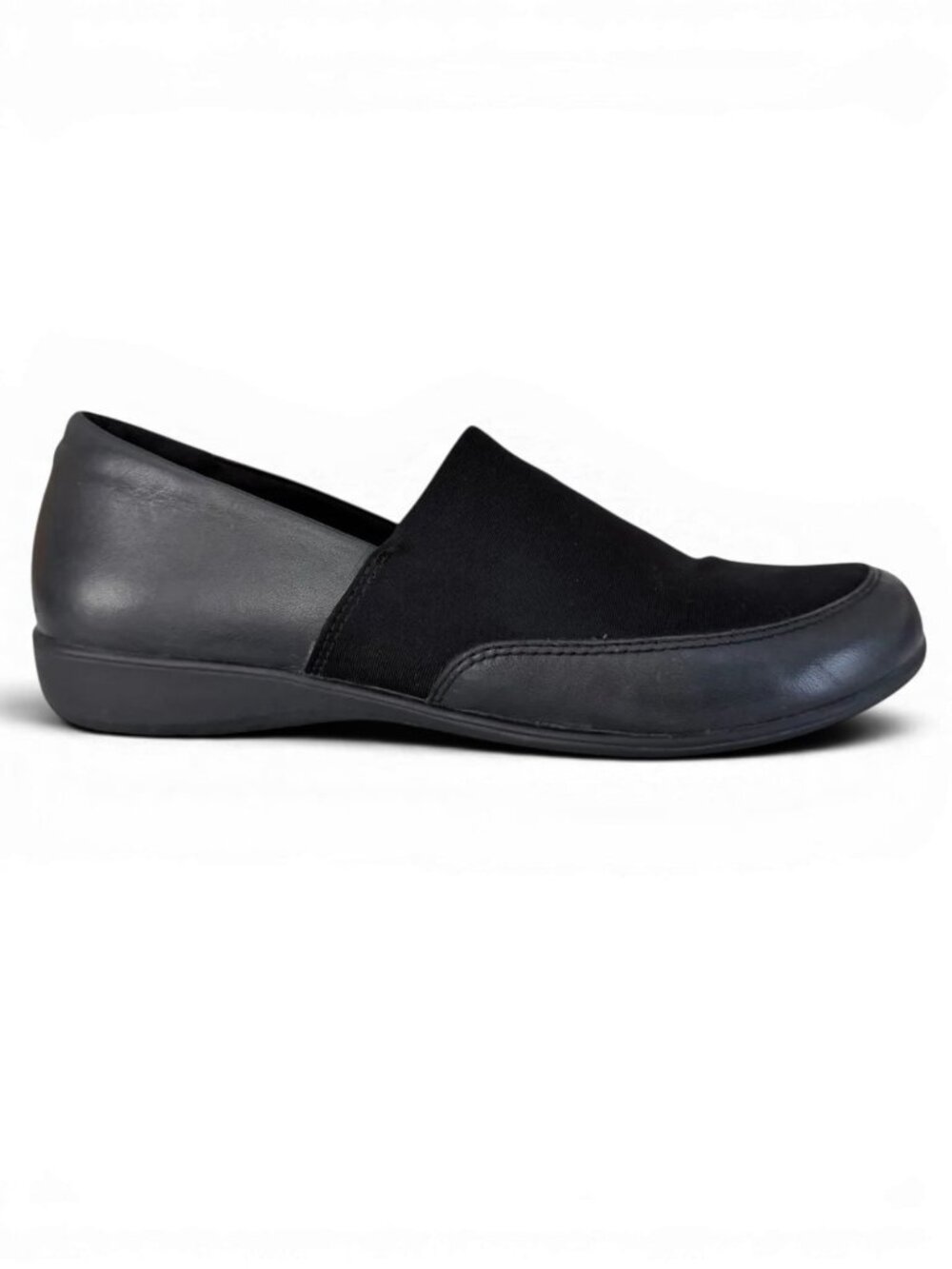ARAVON black leather comfort slip-on shoes size 7
